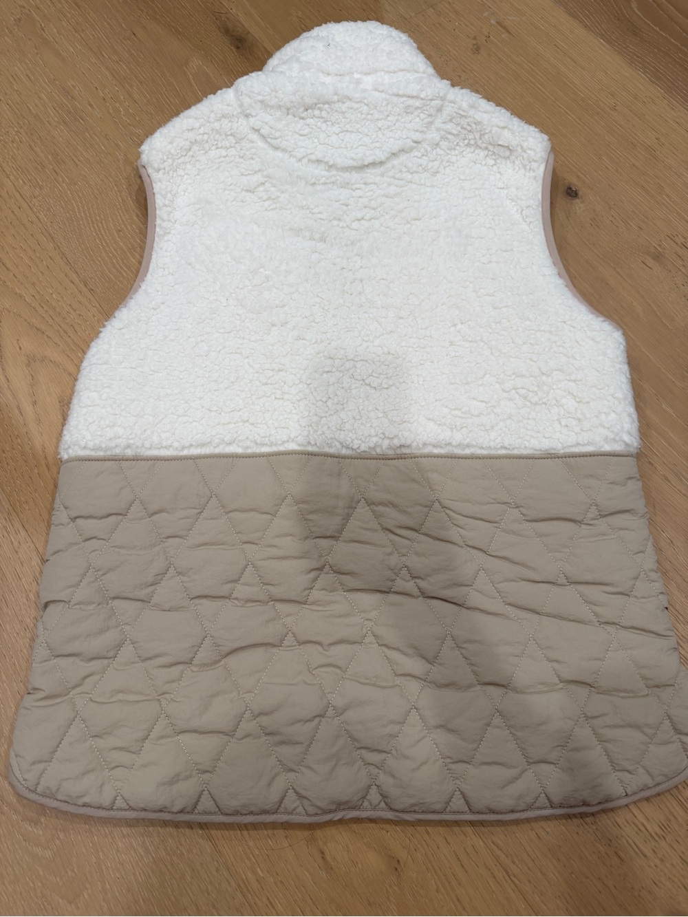 Abercrombie & Fitch Soft Cream Sherpa Zip Vest with Tan Lining Medium - Picture 6 of 9